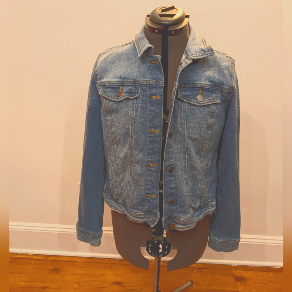 Universal Thread Women's Denim jacket Medium Light Blue
